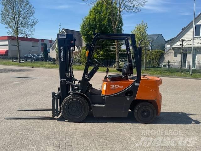 Doosan D30 Plus 디젤 지게차