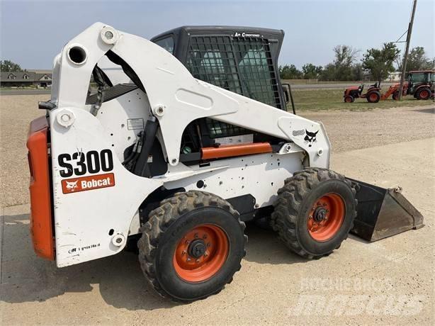 Bobcat S 300  스키드로더