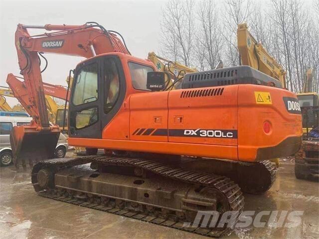 Doosan DX300 대형 굴삭기 29톤 이상