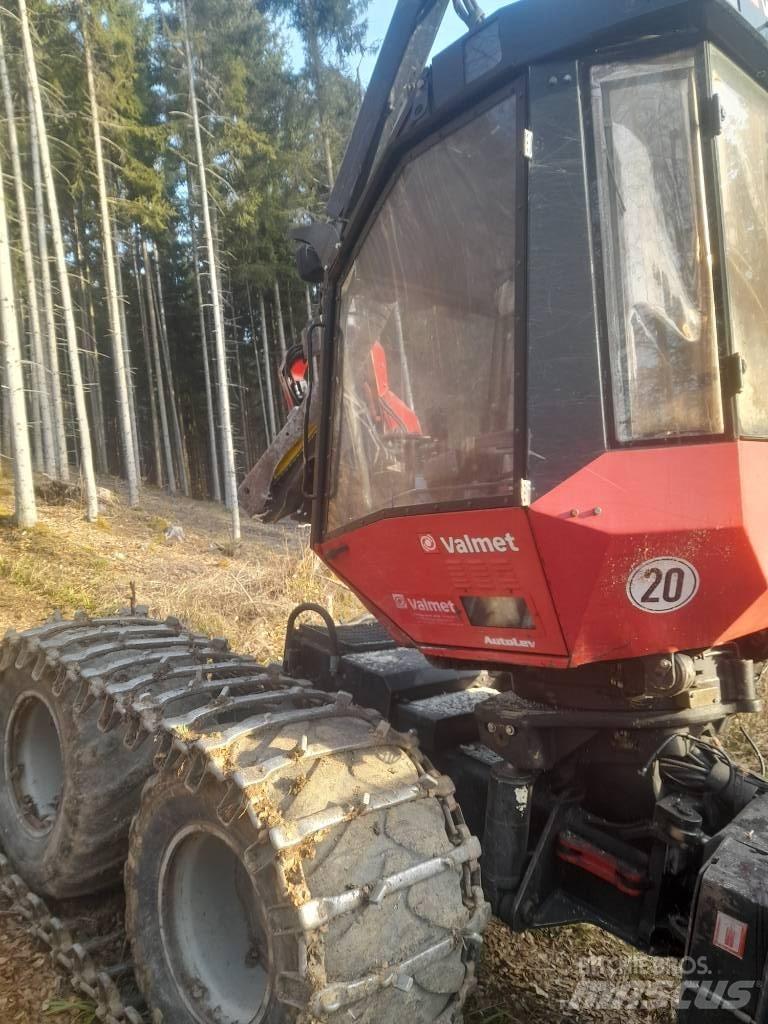 Valmet 911.3 원목 하베스터