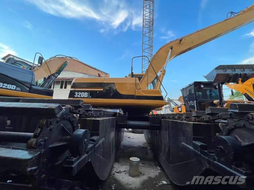 CAT 320 B L 수륙양용 굴삭기