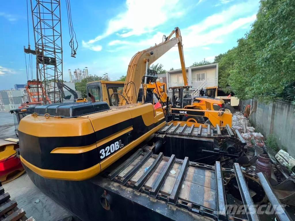 CAT 320 B L 수륙양용 굴삭기