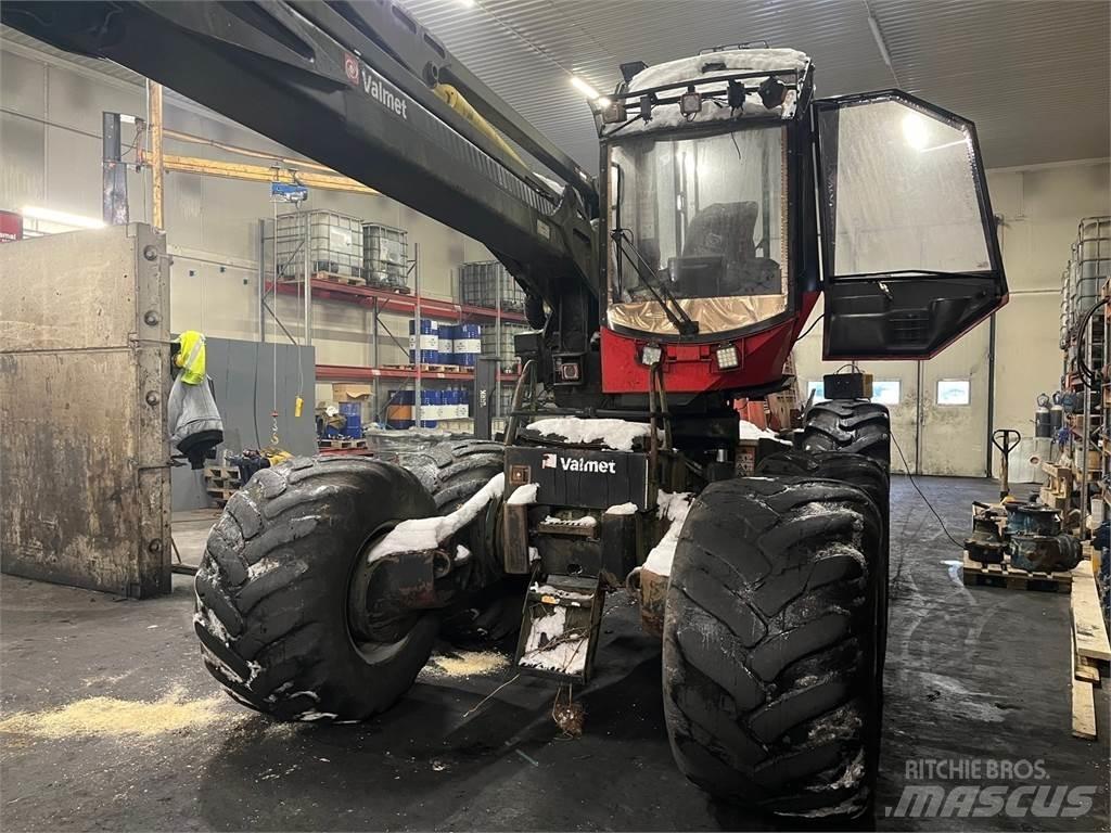 Valmet 911.3 원목 하베스터