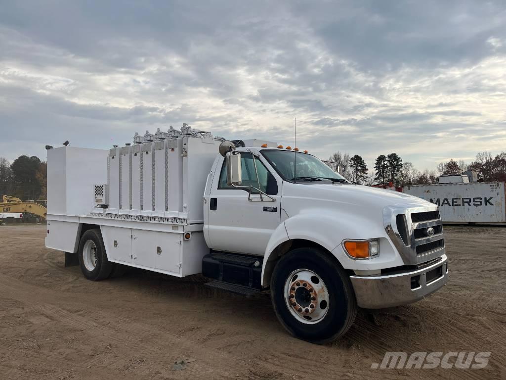 Ford F 650 XLT 탱커 트럭