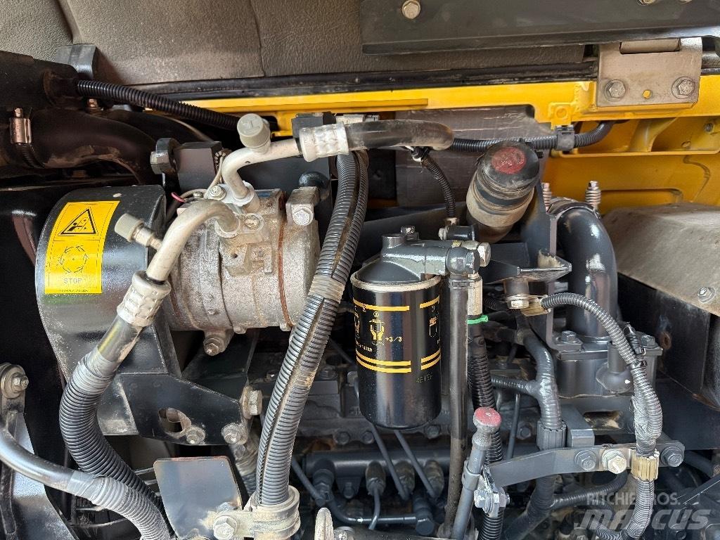 Komatsu PC 88 MR-8 중형굴삭기 7톤-28톤