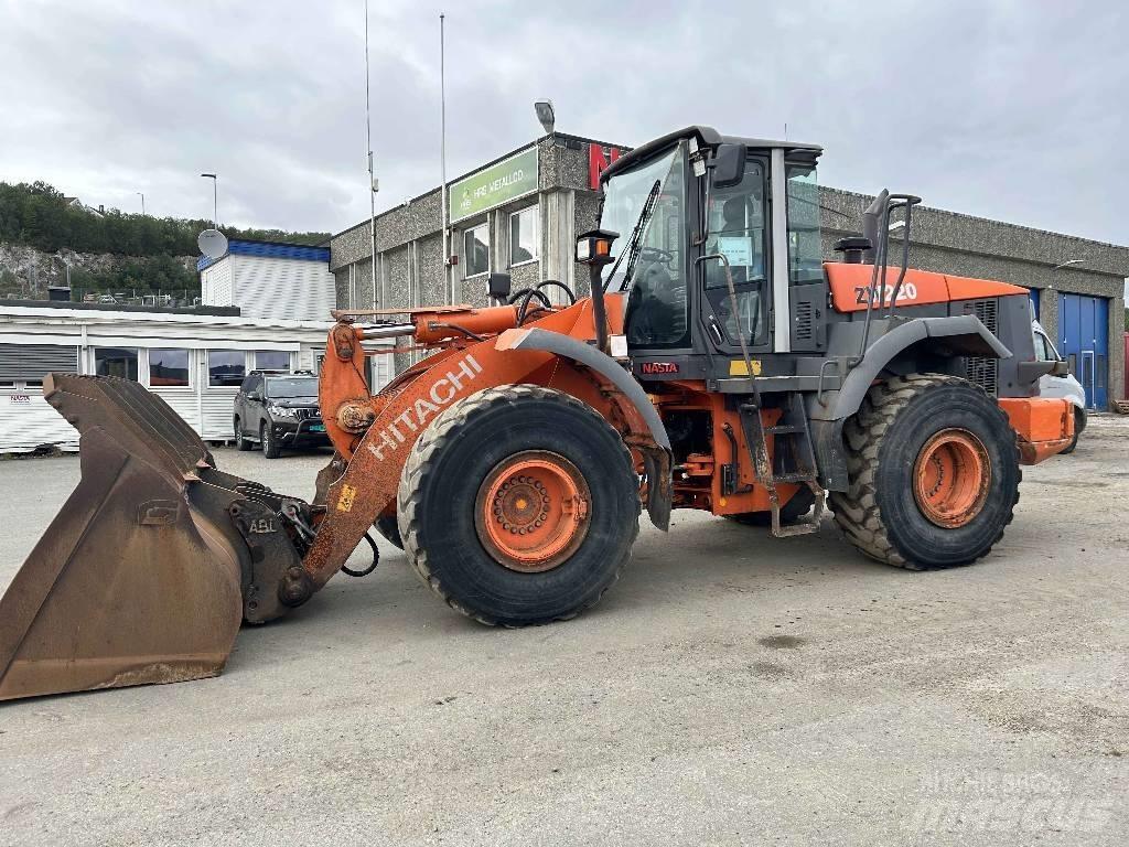 Hitachi ZW 220  휠로우더