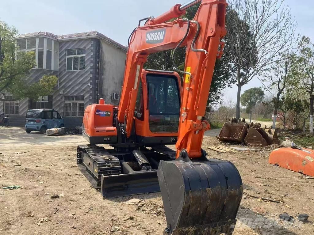 Doosan DX 75-9 C 중형굴삭기 7톤-28톤