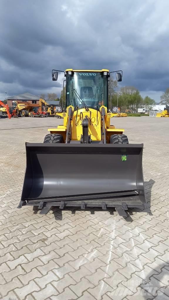 Volvo L 30 G  휠로우더