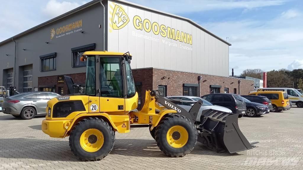 Volvo L 30 G  휠로우더