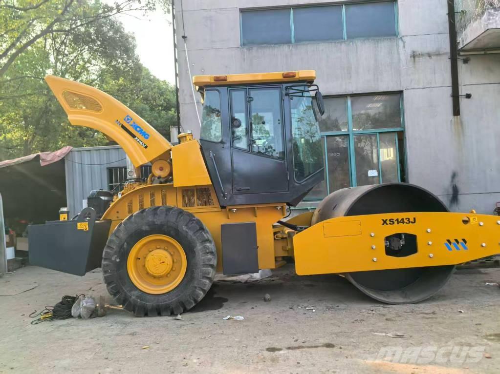 XCMG XS 143 싱글 드럼 롤러
