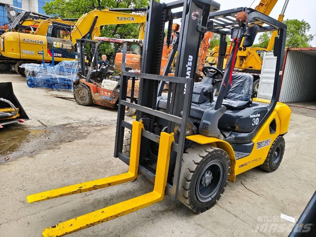 Komatsu FD 30 T-16 디젤 지게차