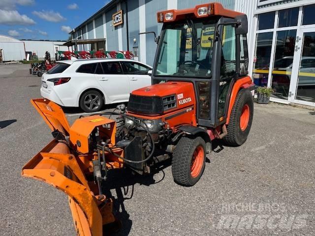 Kubota ST 30 소형 트랙터