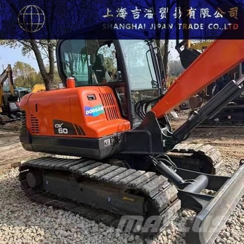 Doosan DX 60 대형 굴삭기 29톤 이상