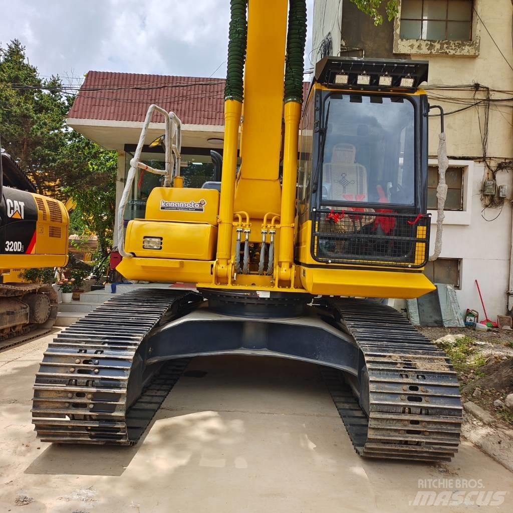 Komatsu PC 200 대형 굴삭기 29톤 이상