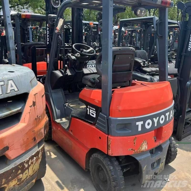 Toyota 15 전동 지게차