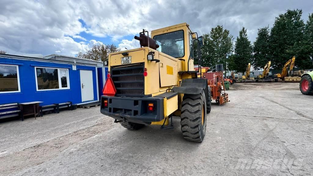 Komatsu WA 200  휠로우더