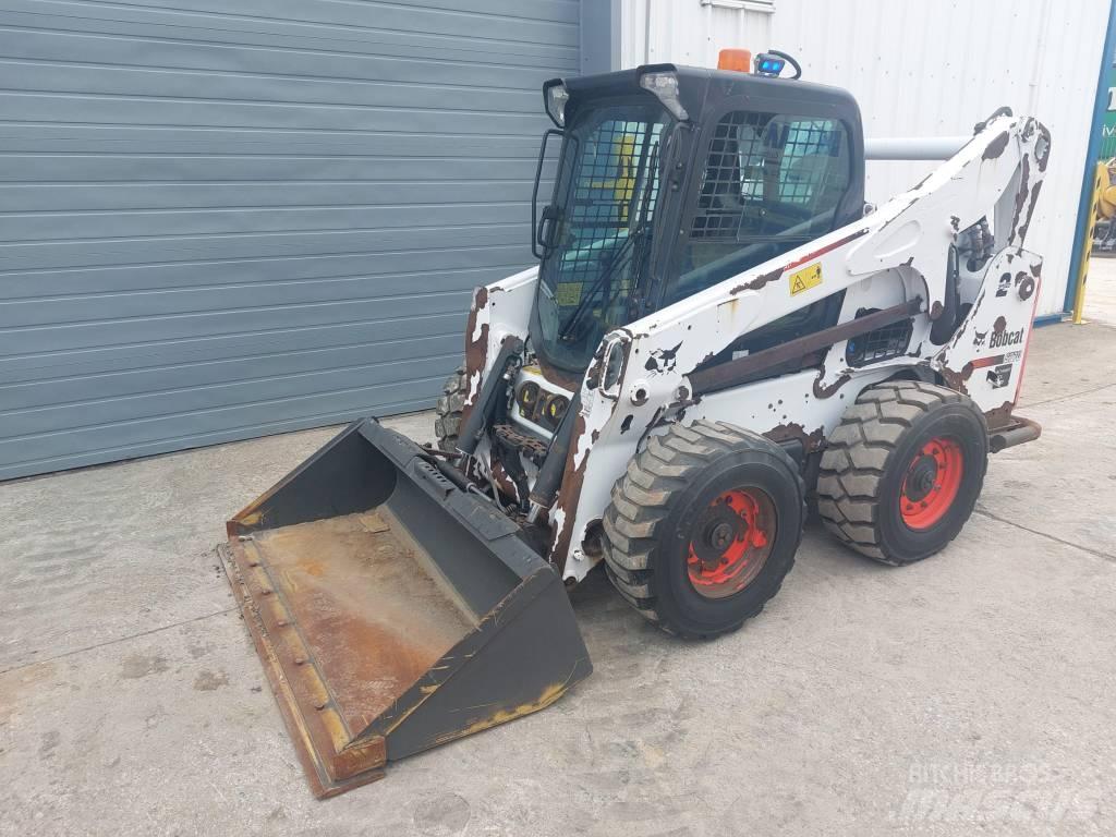 Bobcat 377  스키드로더