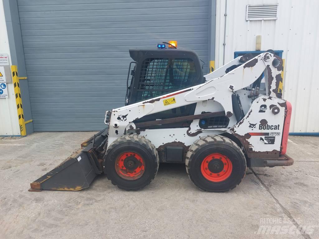 Bobcat 377  스키드로더