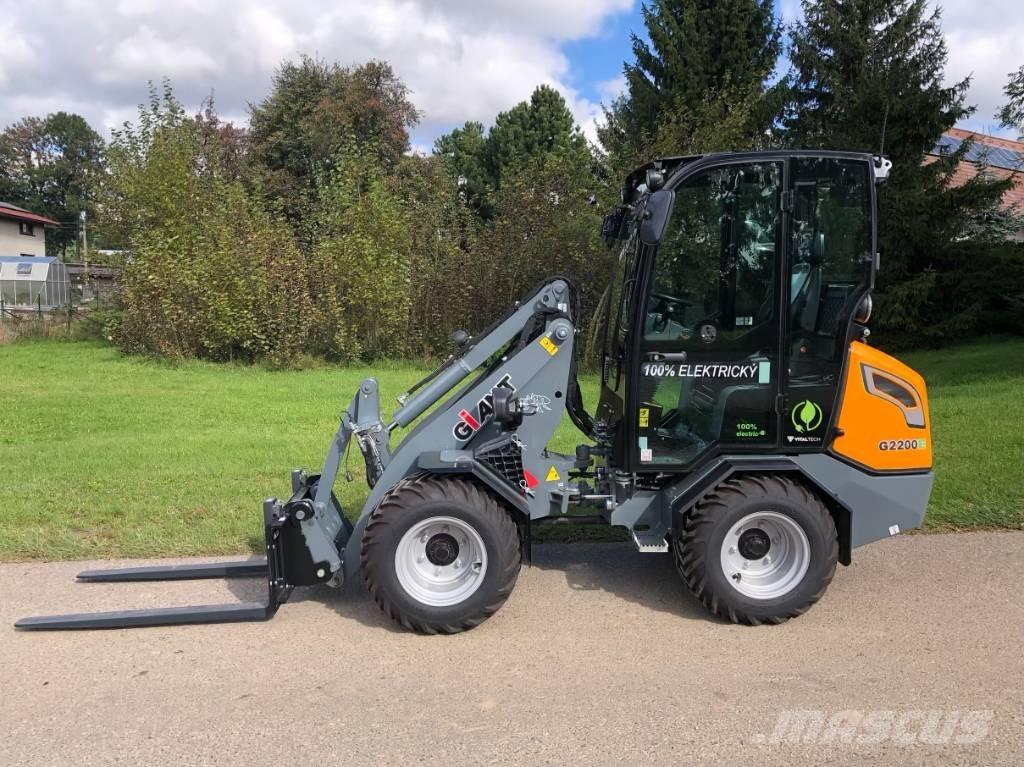 GiANT G 2200 E 다목적 로더
