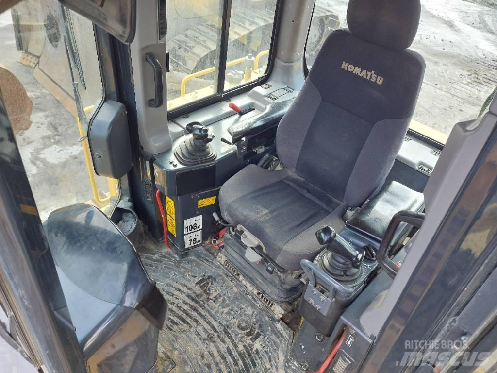 Komatsu D65PX-18 크롤러 도저