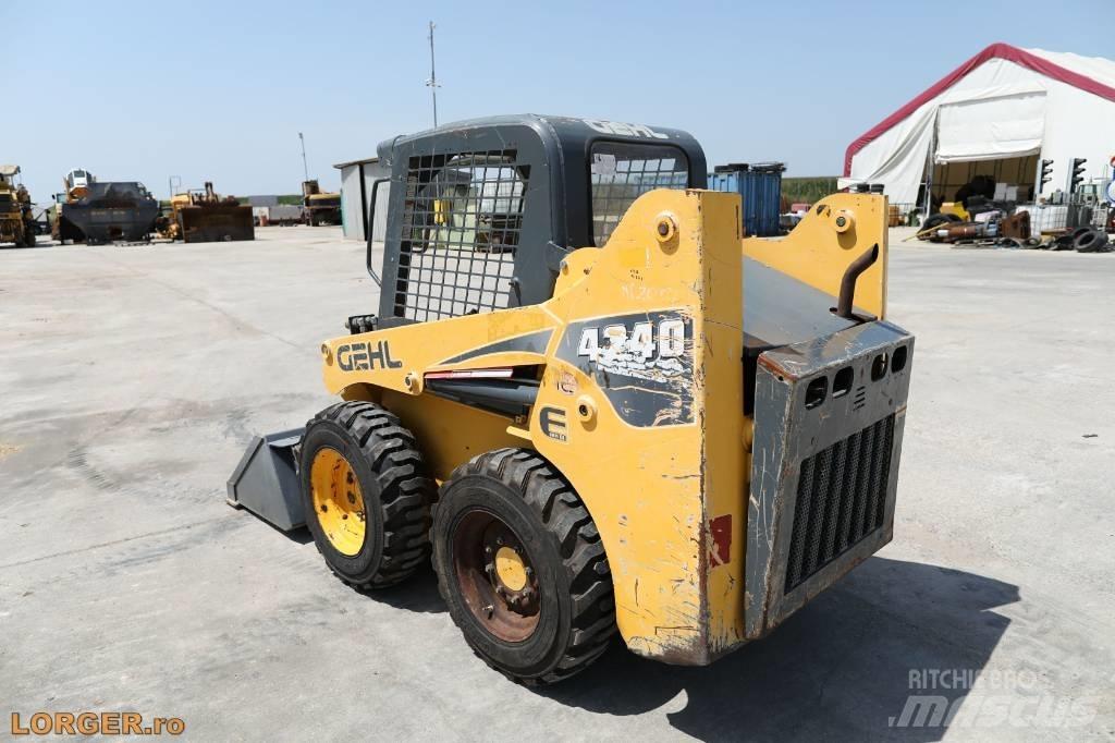 Gehl 4240  스키드로더