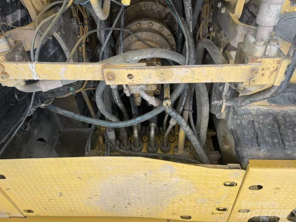 CAT 320GC 대형 굴삭기 29톤 이상