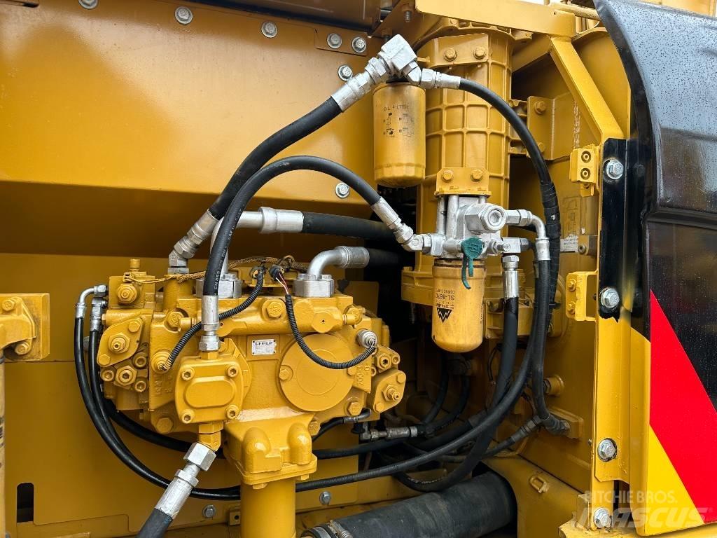 CAT 320 대형 굴삭기 29톤 이상
