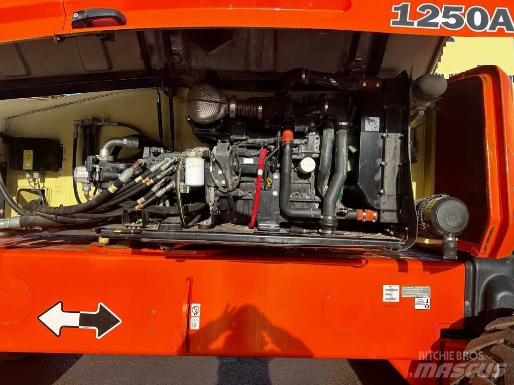 JLG 1250 AJP 관절형 전동이동 리프트
