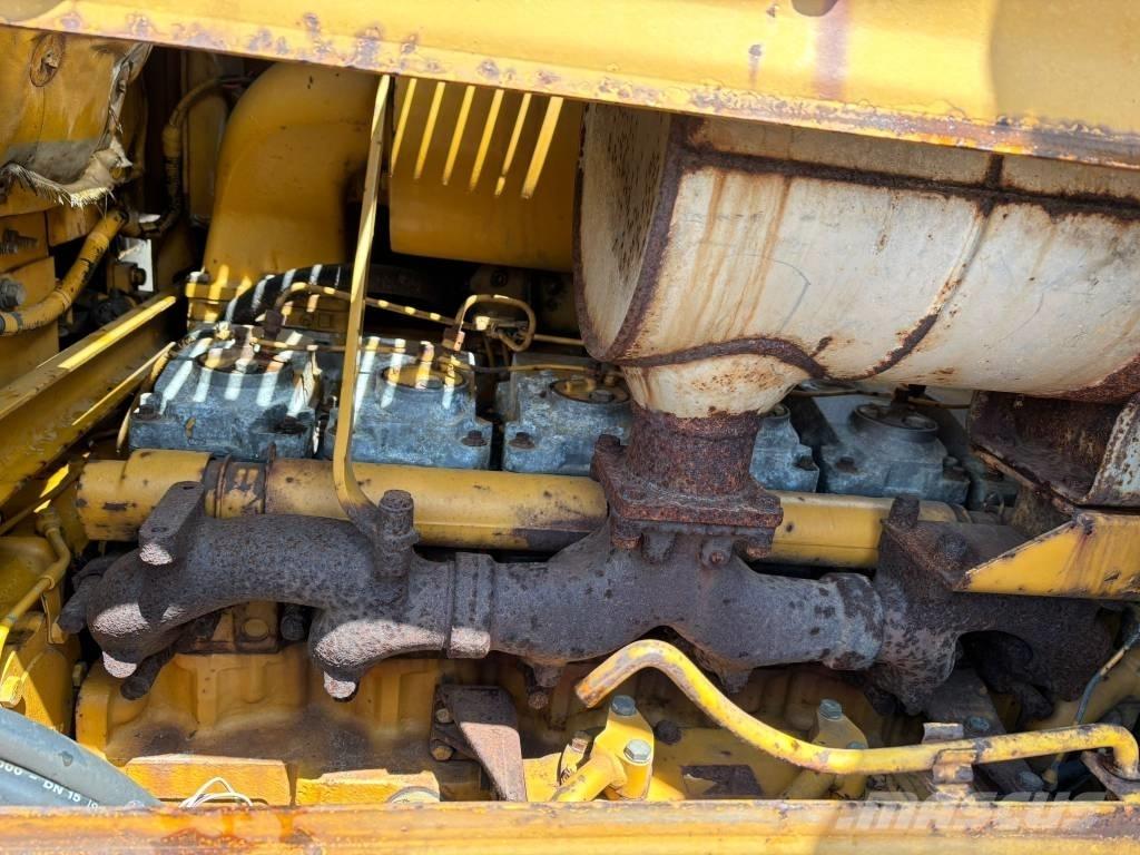 Komatsu D65PX-8 크롤러 도저