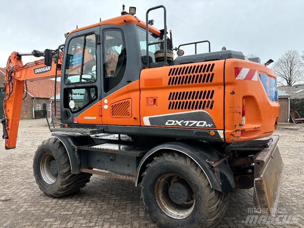 Doosan DX 170 W  휠 굴삭기