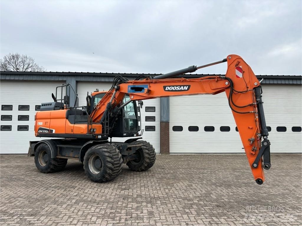 Doosan DX 170 W  휠 굴삭기