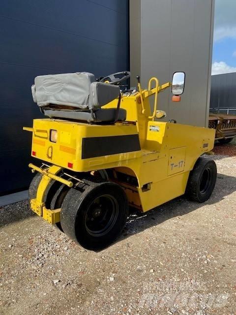 Sakai TS 160 공기 타이어 롤러