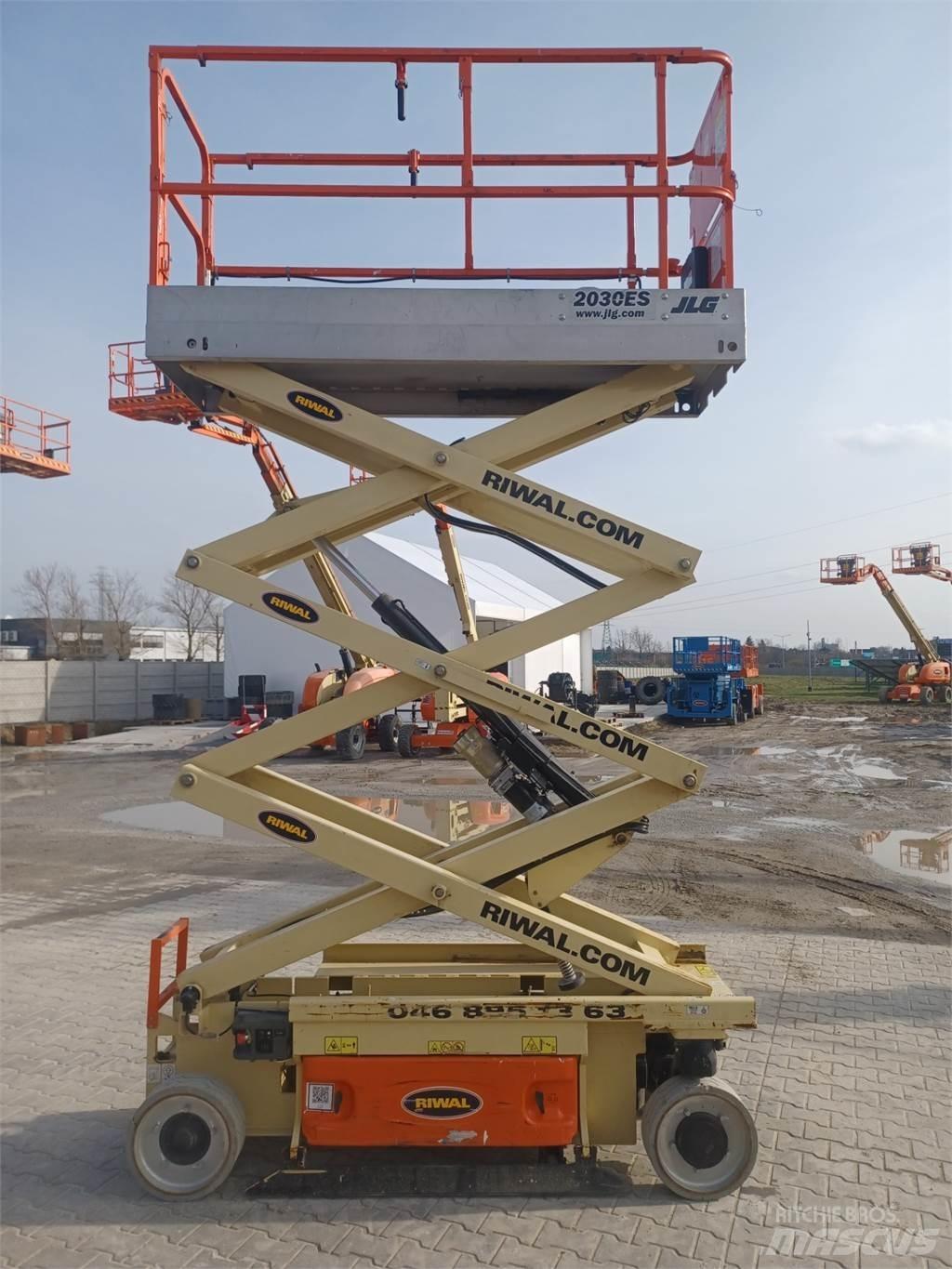 JLG 2030ES 가위형 리프트