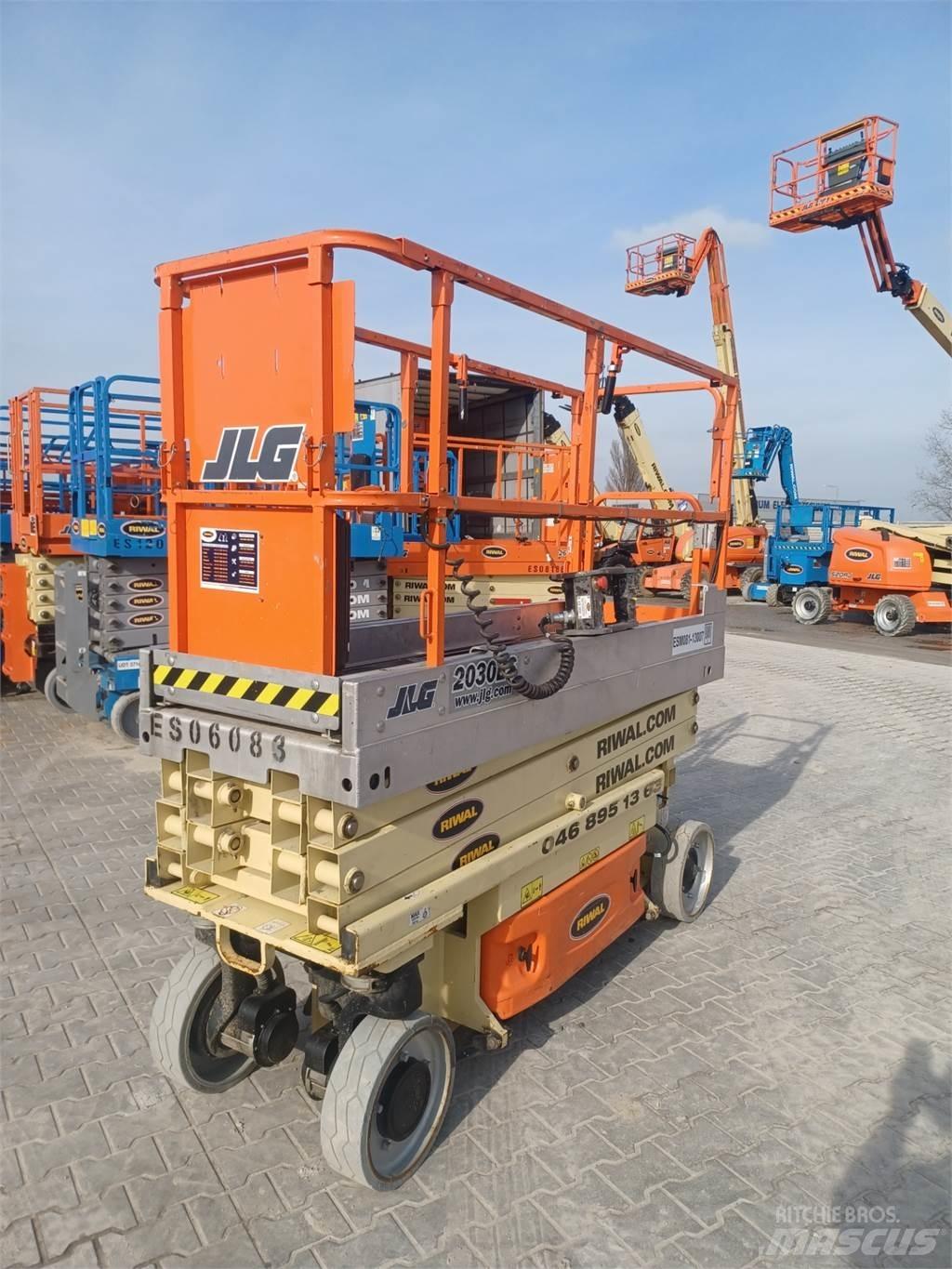 JLG 2030ES 가위형 리프트
