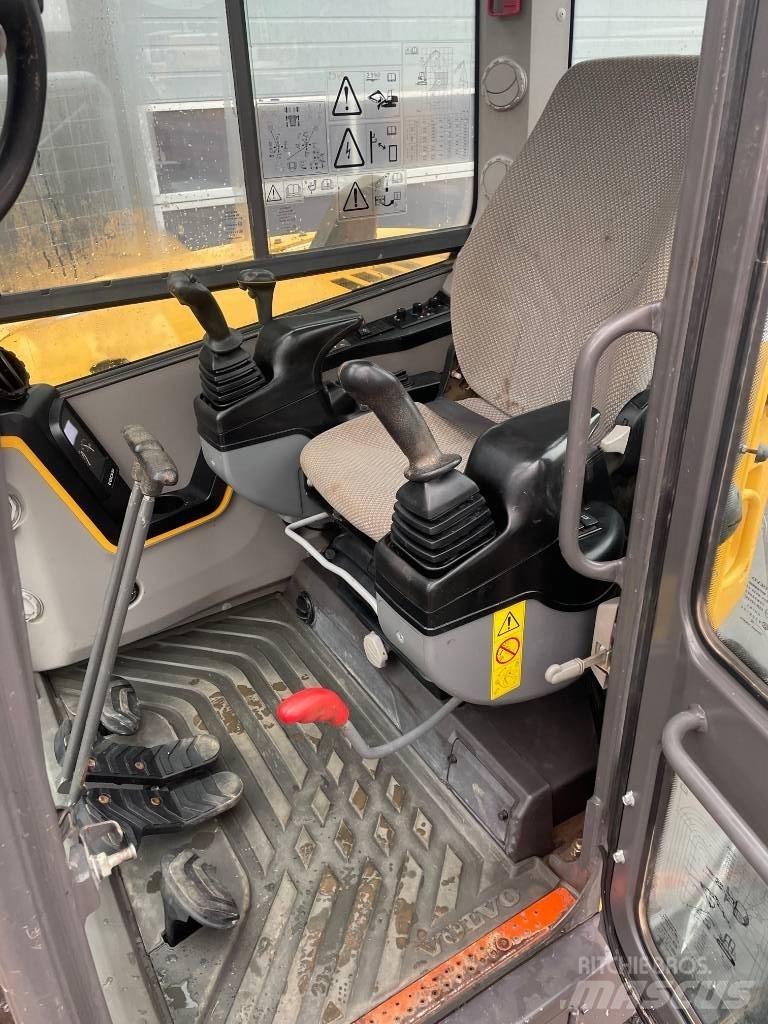 Volvo ECR88D 중형굴삭기 7톤-28톤