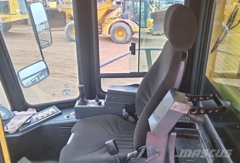 Bomag BC 772 RB-2 폐기물 다짐기