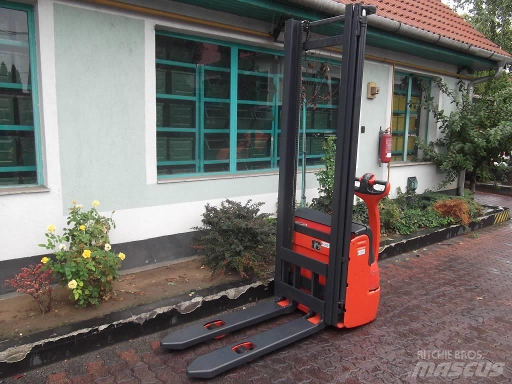 Linde L12 /379/ V-2097 보행식 리치 지게차