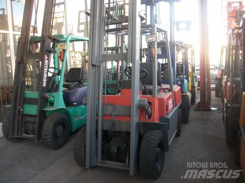 Nissan UGJ02M30 LPG 지게차