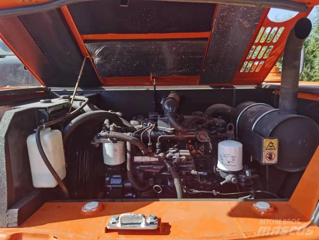 Hitachi ZX 70 소형 굴삭기 7톤 미만