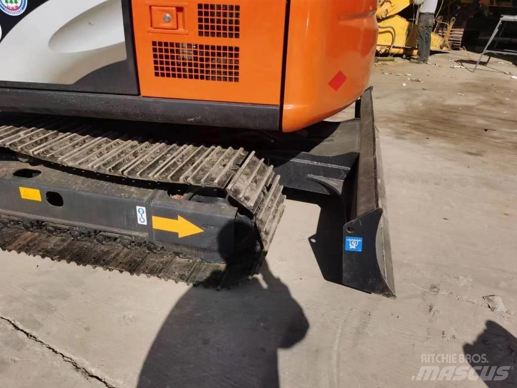 Hitachi ZX 70 소형 굴삭기 7톤 미만