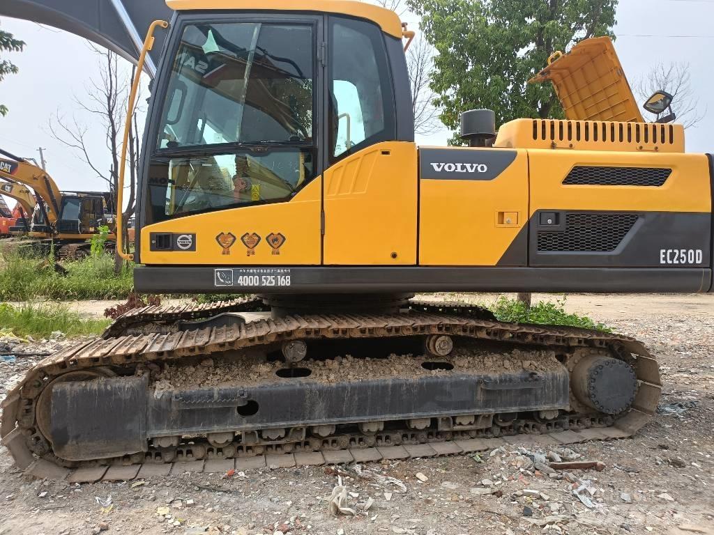 Volvo EC250D 대형 굴삭기 29톤 이상