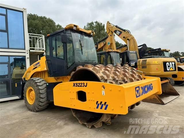 XCMG XS 223 J 싱글 드럼 롤러