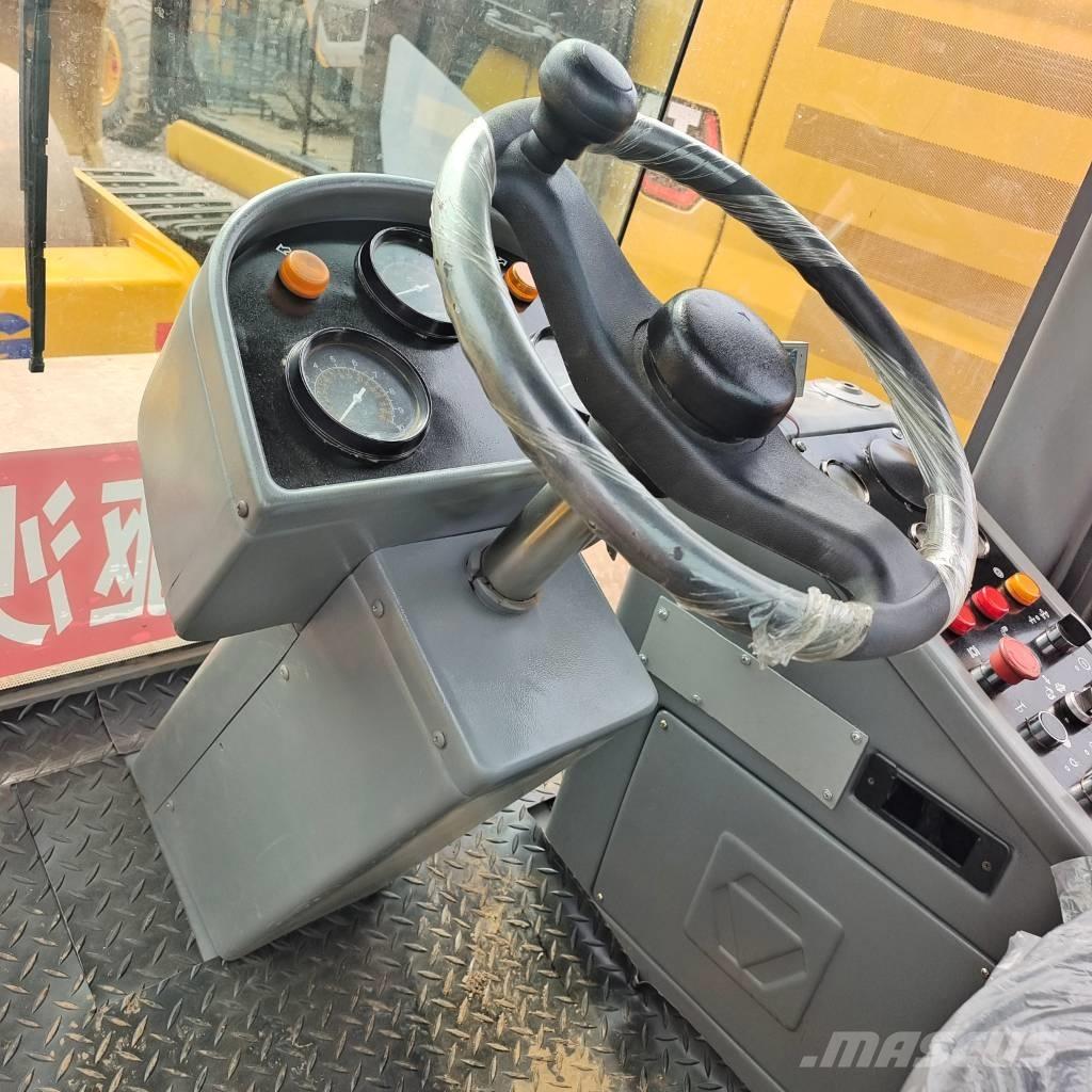 XCMG XS 143 J 싱글 드럼 롤러