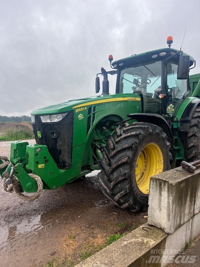 John Deere 8320R 트랙터
