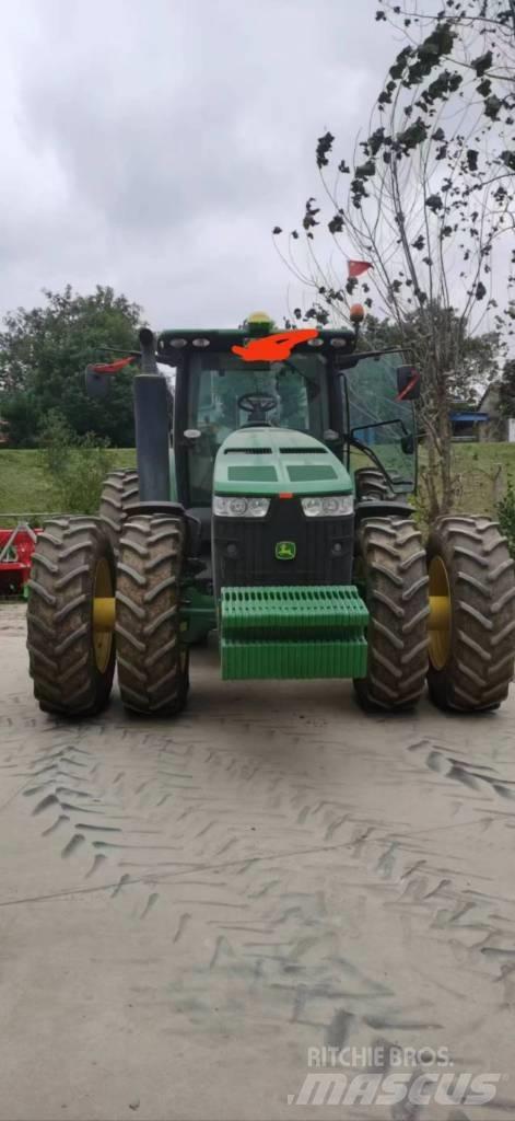 John Deere 8R·3204 트랙터