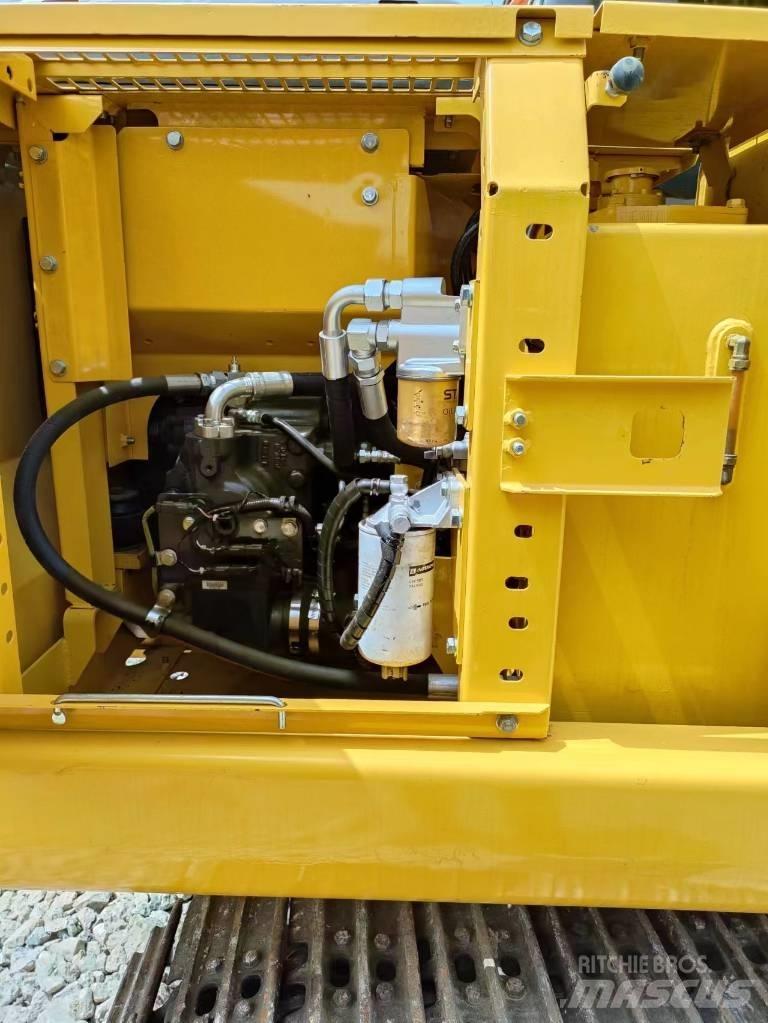 Komatsu PC 110 중형굴삭기 7톤-28톤