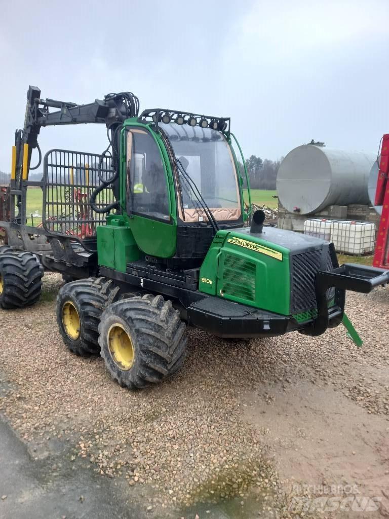 John Deere 810E 원목 포워더