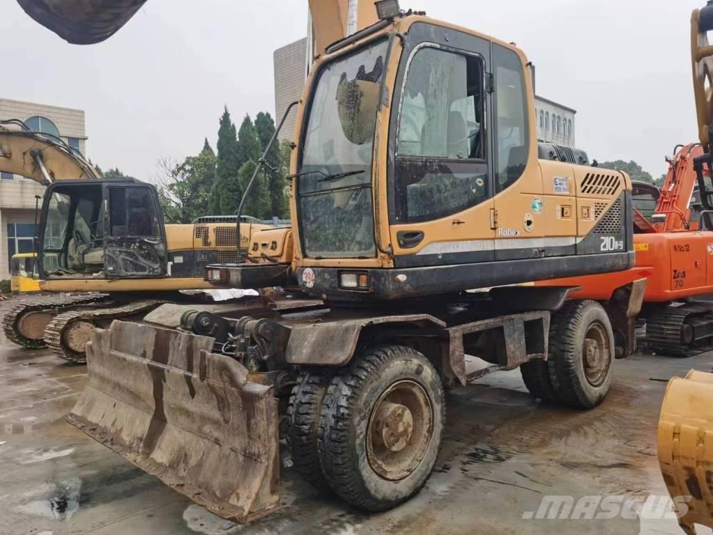 Hyundai R210W-9  휠 굴삭기