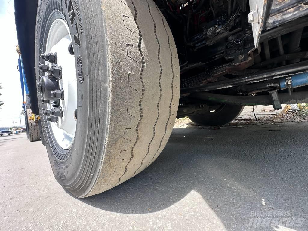 Autocar XPEDITOR 폐기물 수거 트럭