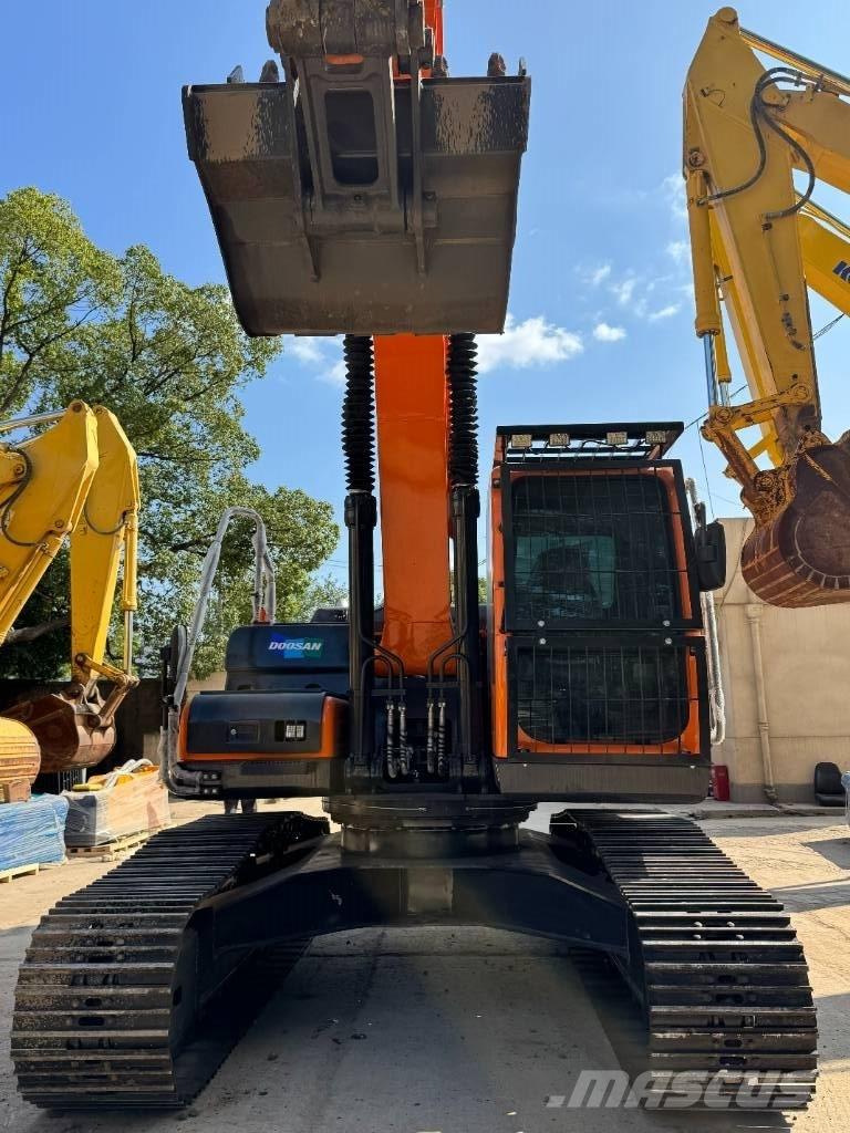 Doosan DX 225 대형 굴삭기 29톤 이상